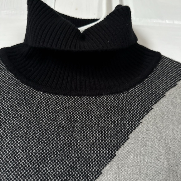 Joseph A Black and Gray Cowl Neck Sweater with Modern Design - Picture 4 of 8